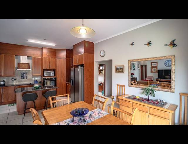 2 BEDROOM SIMPLEX FOR SALE IN RETIRE AT MIDSTREAM